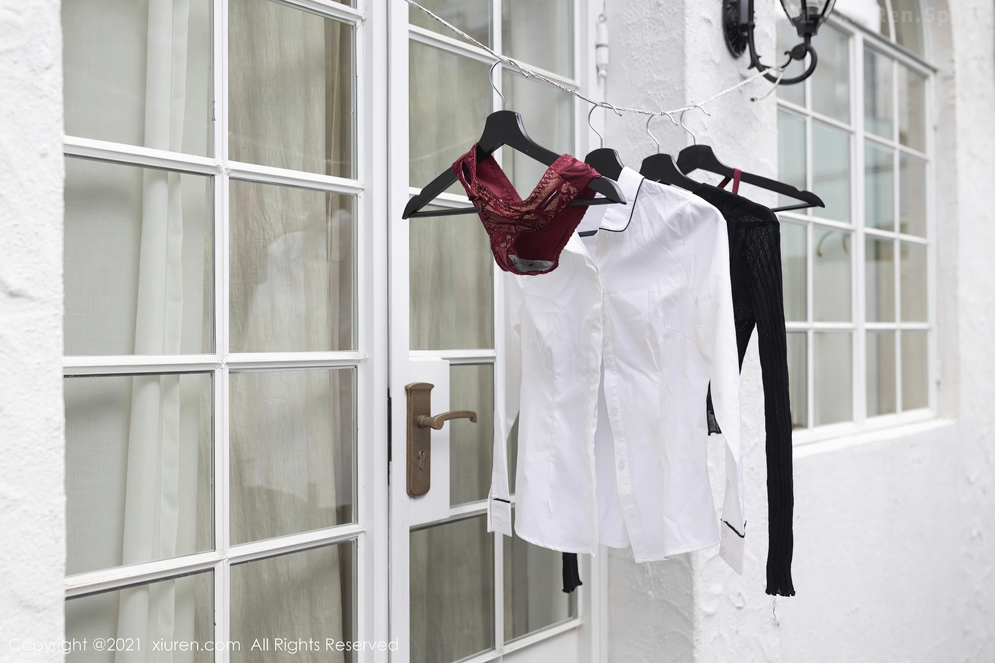 图片[2]-[XiuRen秀人网]VOL.4139 模特鱼子酱Fish江浙沪旅拍私房脱白色短裙露开档肉丝诱惑写真92P-秀人网官方网站